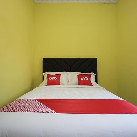 Oyo 2486 Bahana Guest House Манадо Екстериор снимка