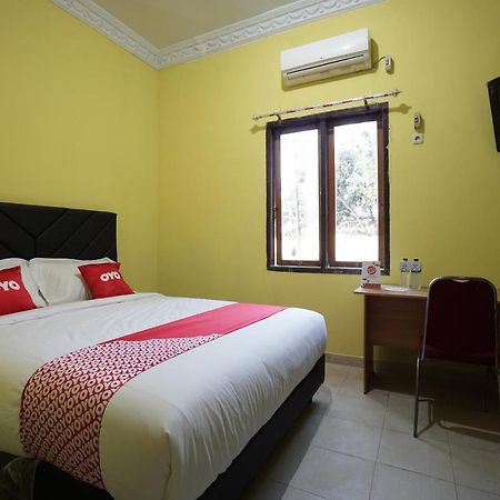 Oyo 2486 Bahana Guest House Манадо Екстериор снимка