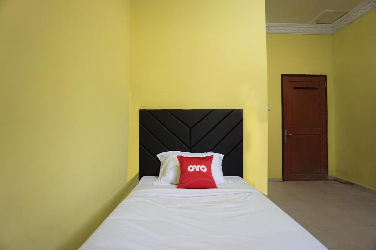 Oyo 2486 Bahana Guest House Манадо Екстериор снимка