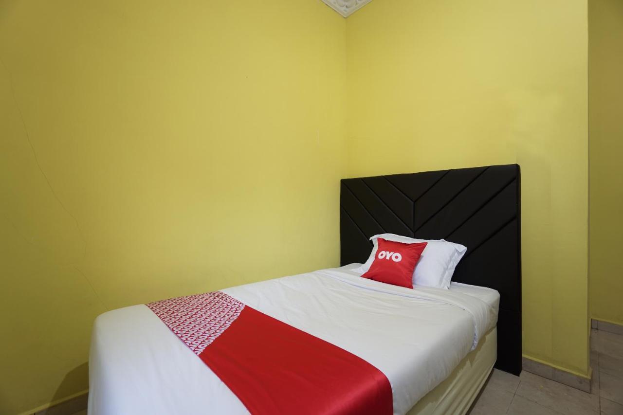 Oyo 2486 Bahana Guest House Манадо Екстериор снимка