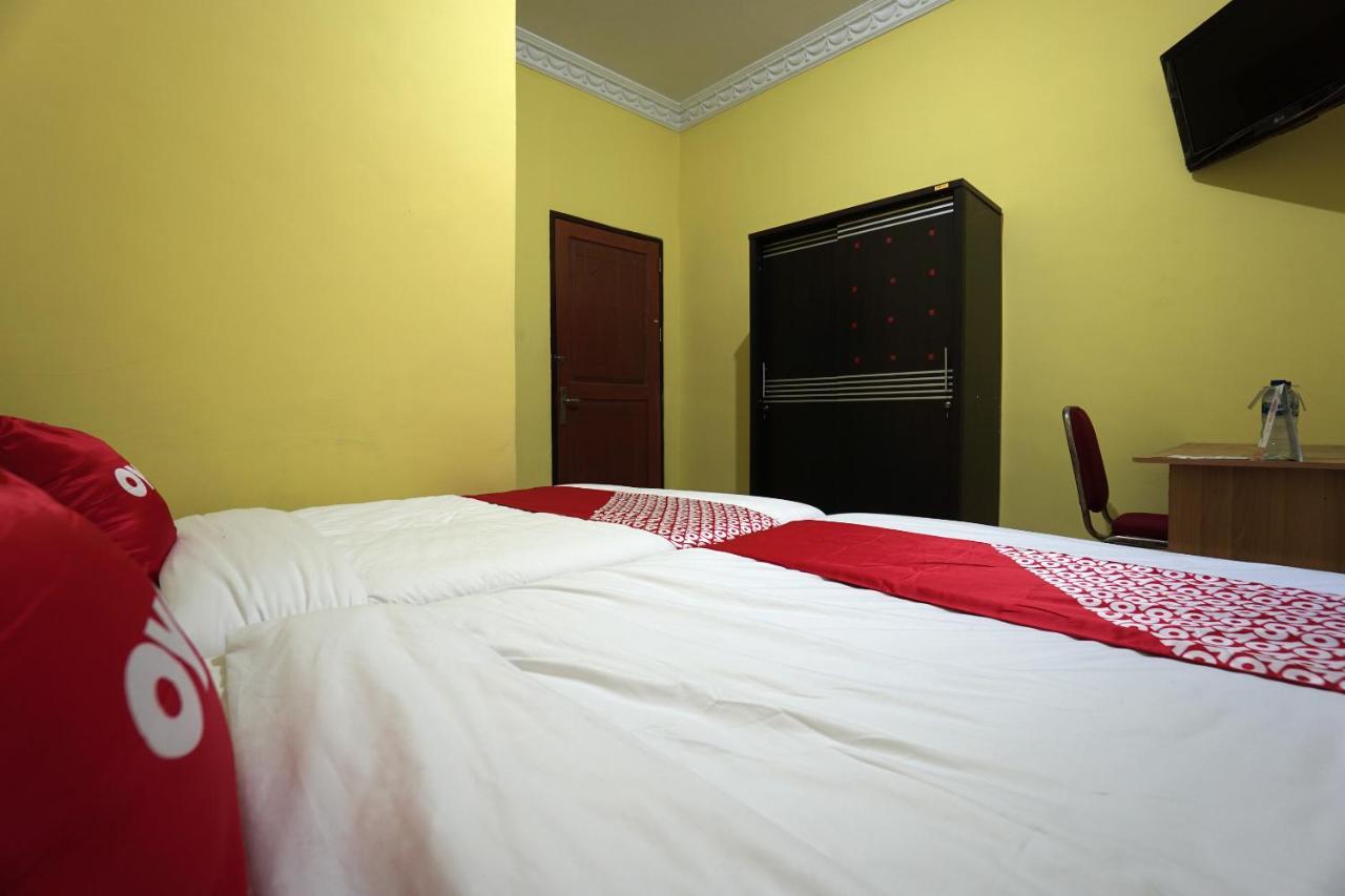 Oyo 2486 Bahana Guest House Манадо Екстериор снимка